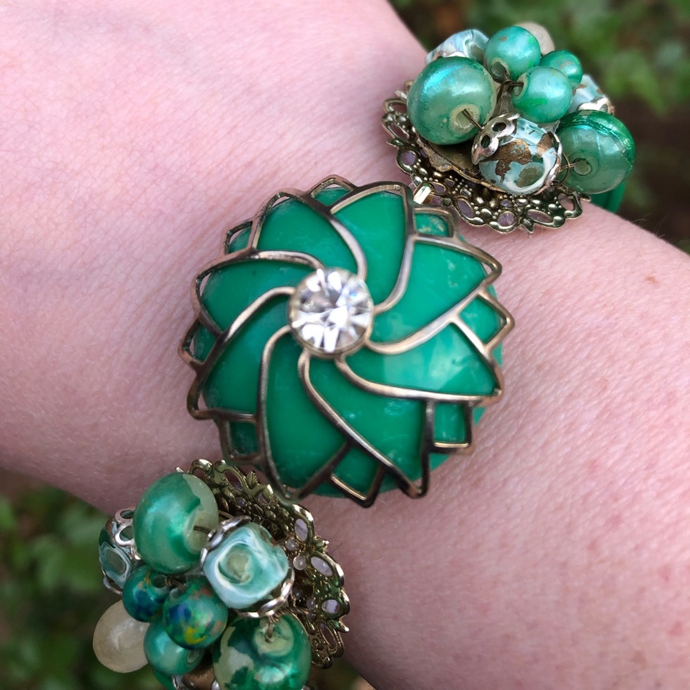 “Grasshopper” 💚 Gorgeous green bracelet from upcycled earrings! 💚 - Picture 2 of 5